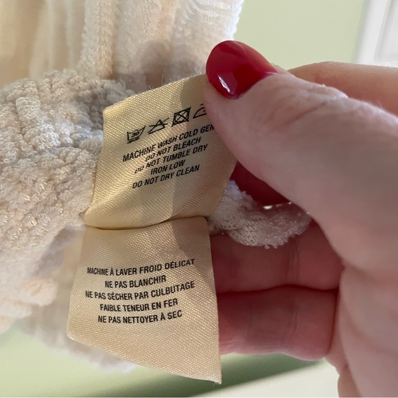 Beautiful Lace Top with Smocked Elasticized Bottom.Size XS. Fits size S-M. - Picture 5 of 6